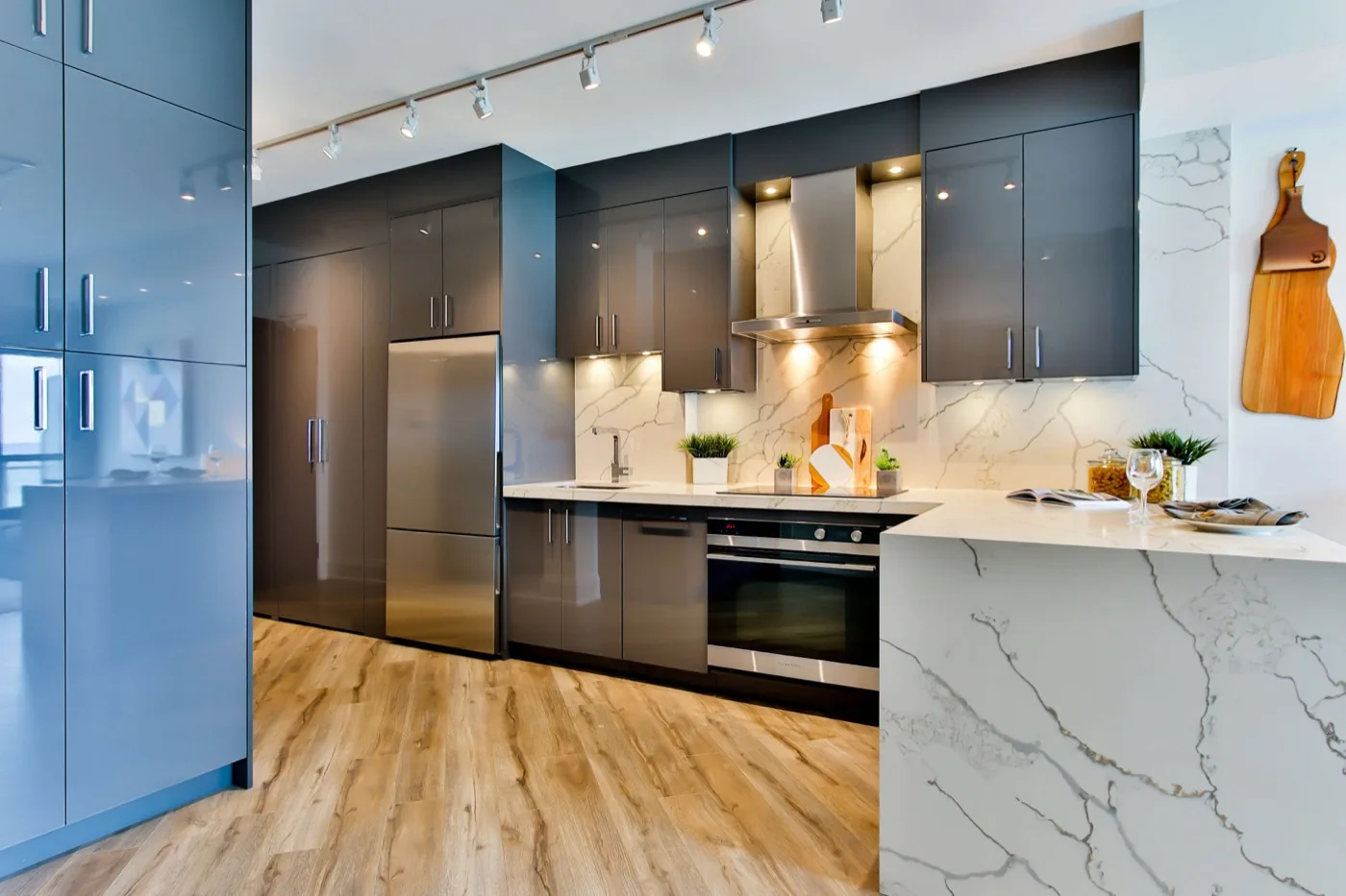 modern dark kitchen with marble countertops and custom cabinetry – kitchen remodeling Temecula CA